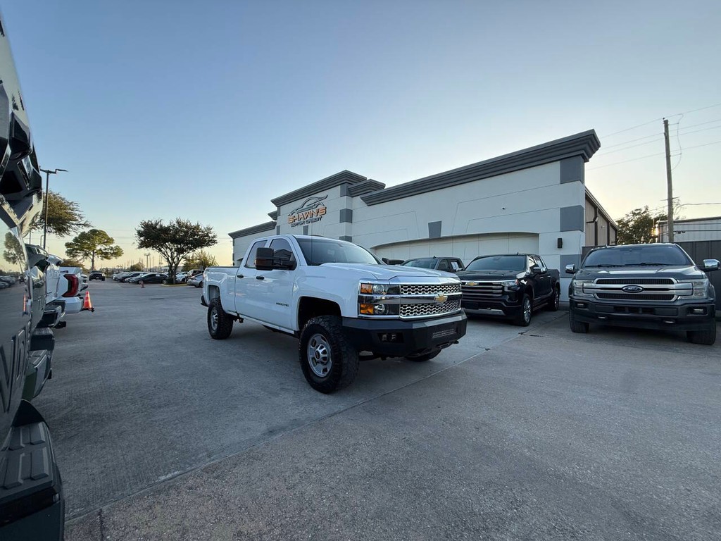 Chevrolet Silverado 2500HD Vehicle Full-screen Gallery Image 44
