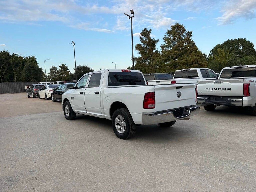 Ram 1500 Classic Vehicle Full-screen Gallery Image 04