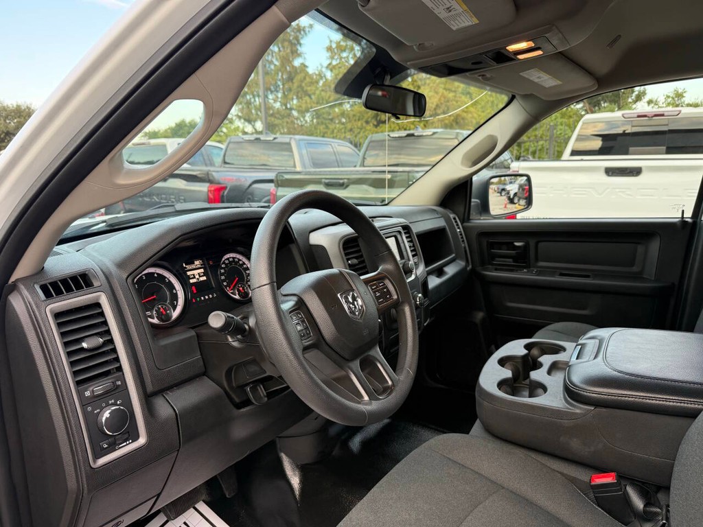 Ram 1500 Classic Vehicle Full-screen Gallery Image 06