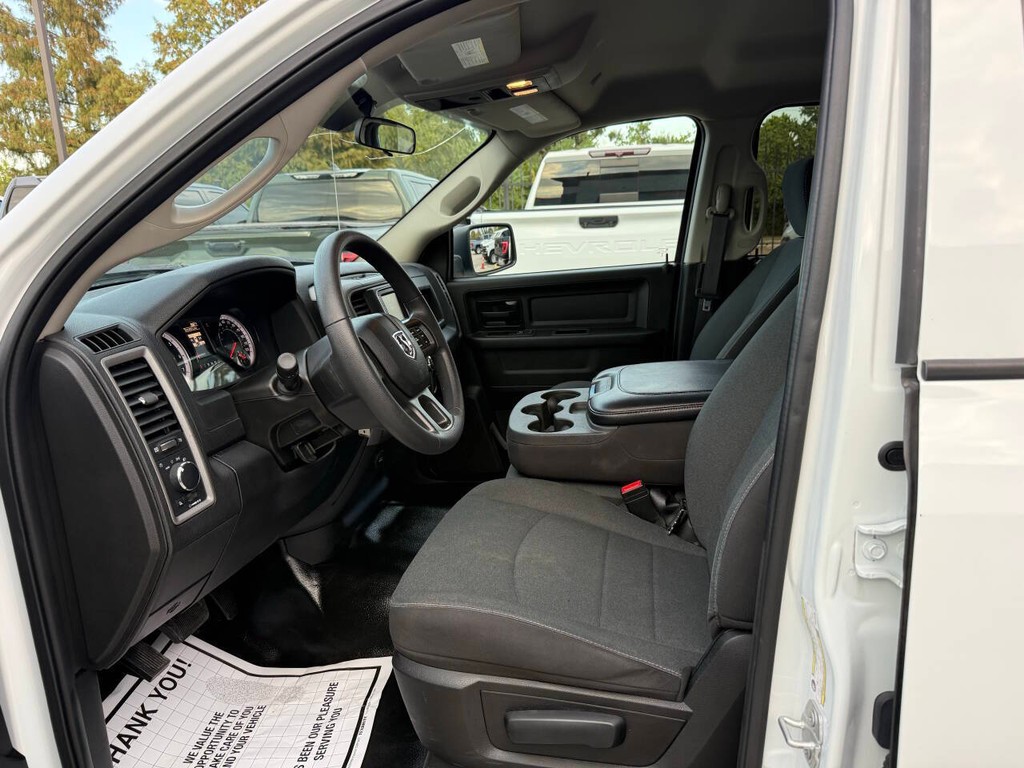 Ram 1500 Classic Vehicle Full-screen Gallery Image 07