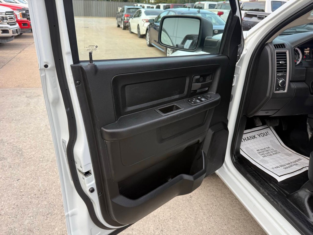 Ram 1500 Classic Vehicle Full-screen Gallery Image 08