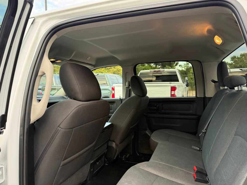 Ram 1500 Classic Vehicle Full-screen Gallery Image 12