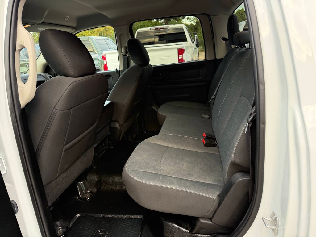 Ram 1500 Classic Vehicle Full-screen Gallery Image 13