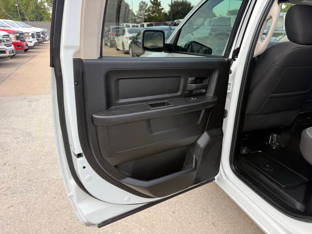 Ram 1500 Classic Vehicle Full-screen Gallery Image 14