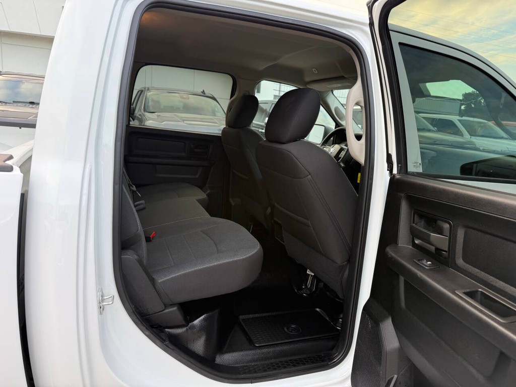 Ram 1500 Classic Vehicle Full-screen Gallery Image 15