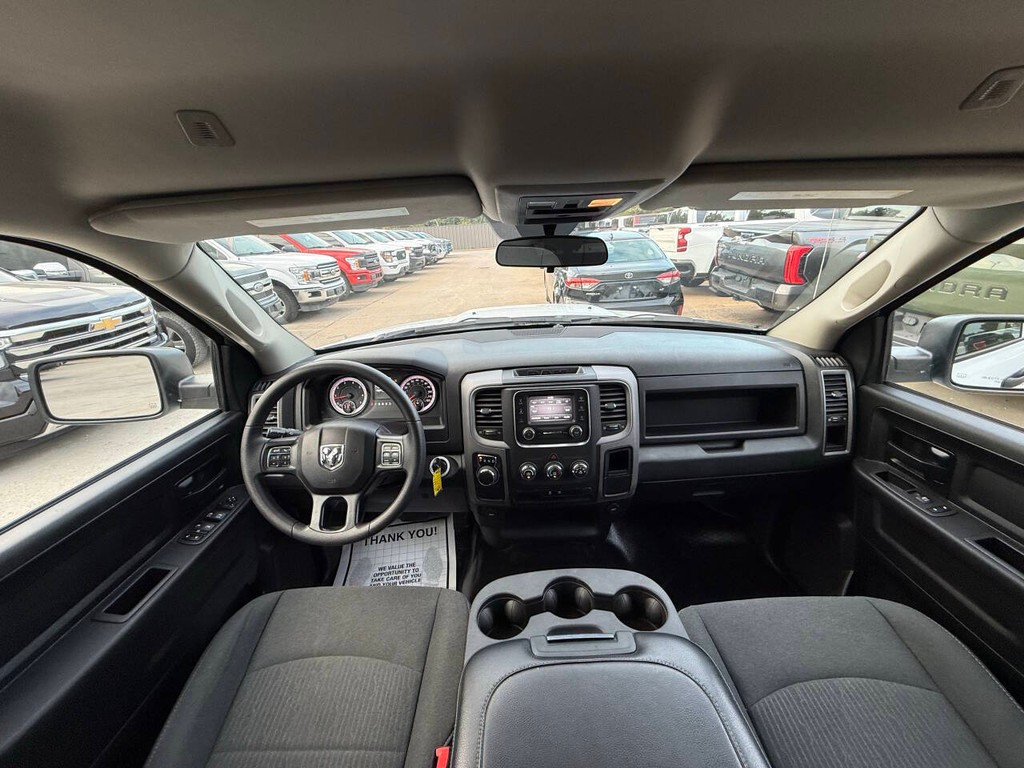 Ram 1500 Classic Vehicle Full-screen Gallery Image 18