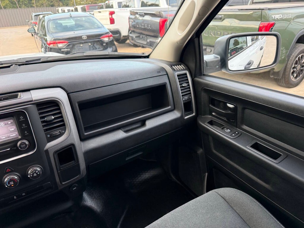 Ram 1500 Classic Vehicle Full-screen Gallery Image 20