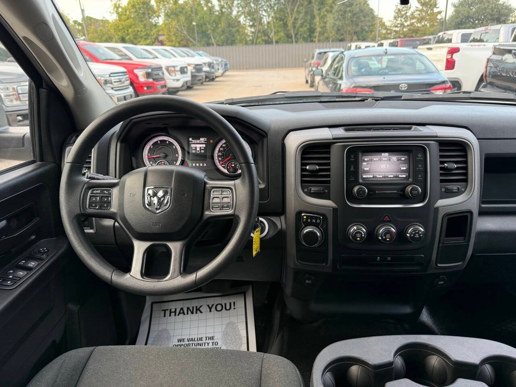 Ram 1500 Classic Vehicle Full-screen Gallery Image 21