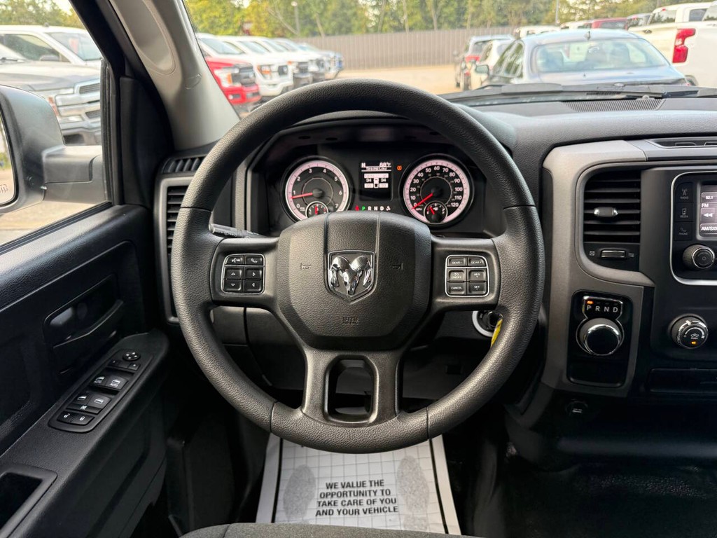Ram 1500 Classic Vehicle Full-screen Gallery Image 22