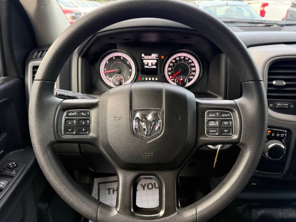 Ram 1500 Classic Vehicle Full-screen Gallery Image 23