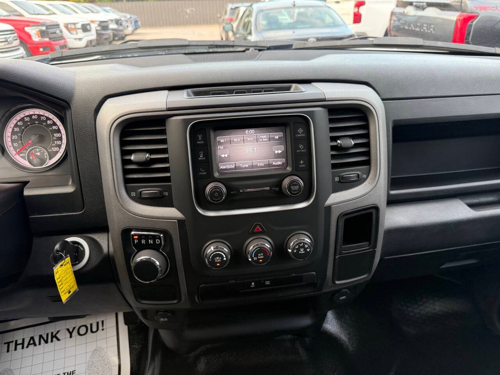 Ram 1500 Classic Vehicle Full-screen Gallery Image 24