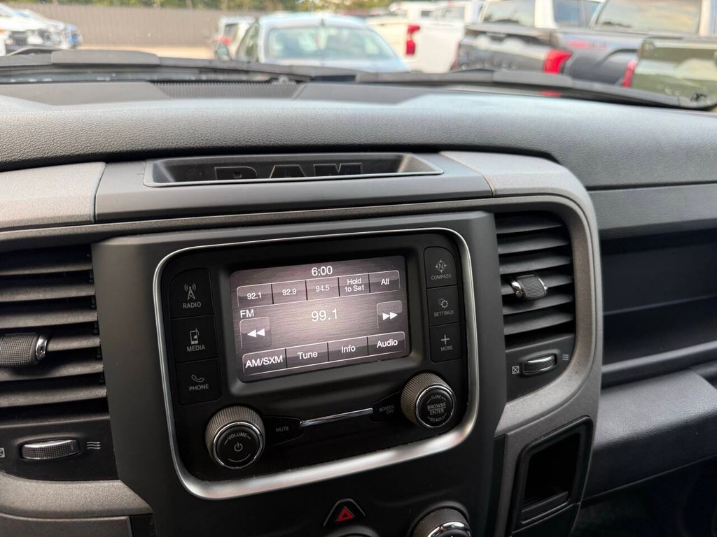 Ram 1500 Classic Vehicle Full-screen Gallery Image 25