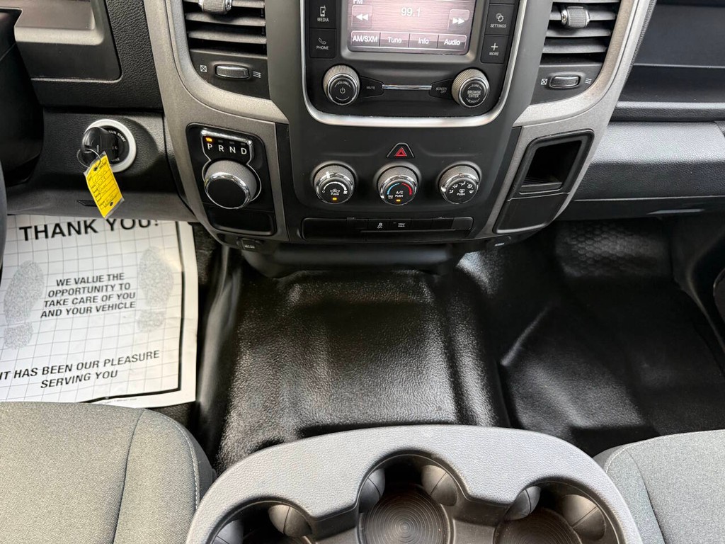 Ram 1500 Classic Vehicle Full-screen Gallery Image 28