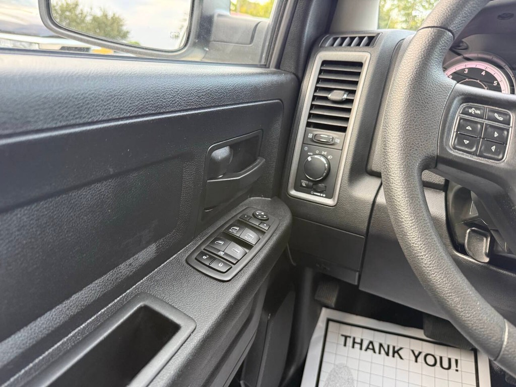 Ram 1500 Classic Vehicle Full-screen Gallery Image 29