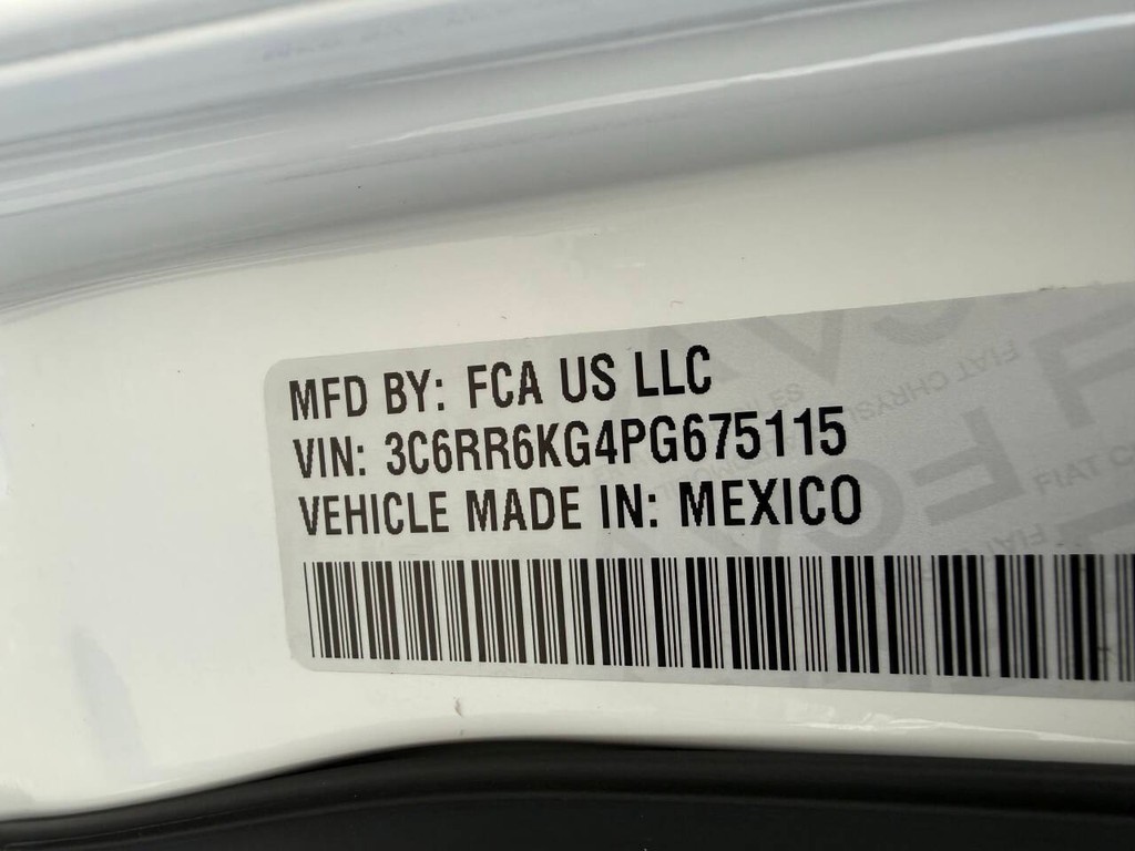 Ram 1500 Classic Vehicle Full-screen Gallery Image 32