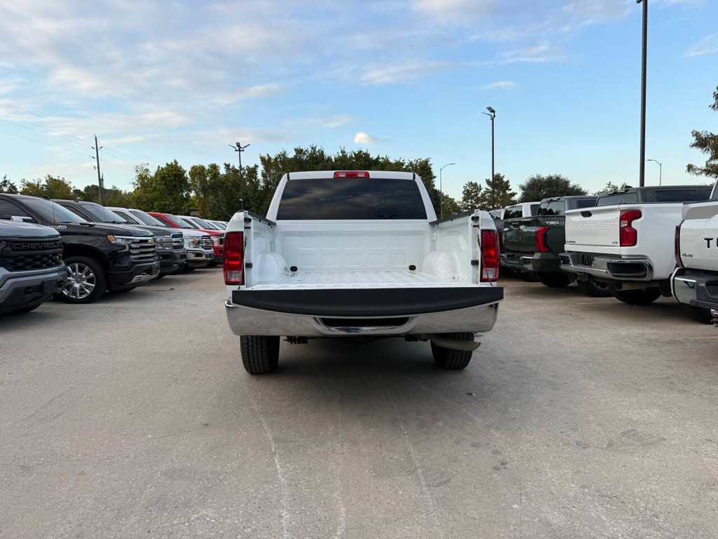Ram 1500 Classic Vehicle Full-screen Gallery Image 36