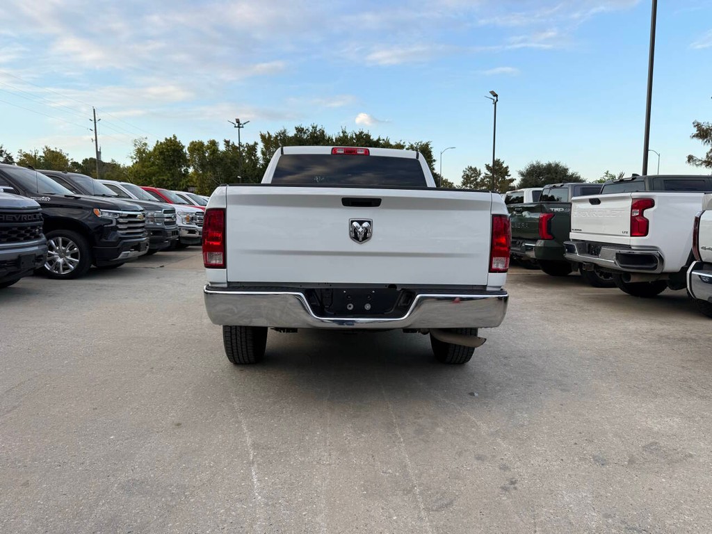 Ram 1500 Classic Vehicle Full-screen Gallery Image 37