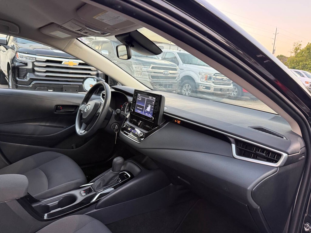 Toyota Corolla Vehicle Full-screen Gallery Image 09