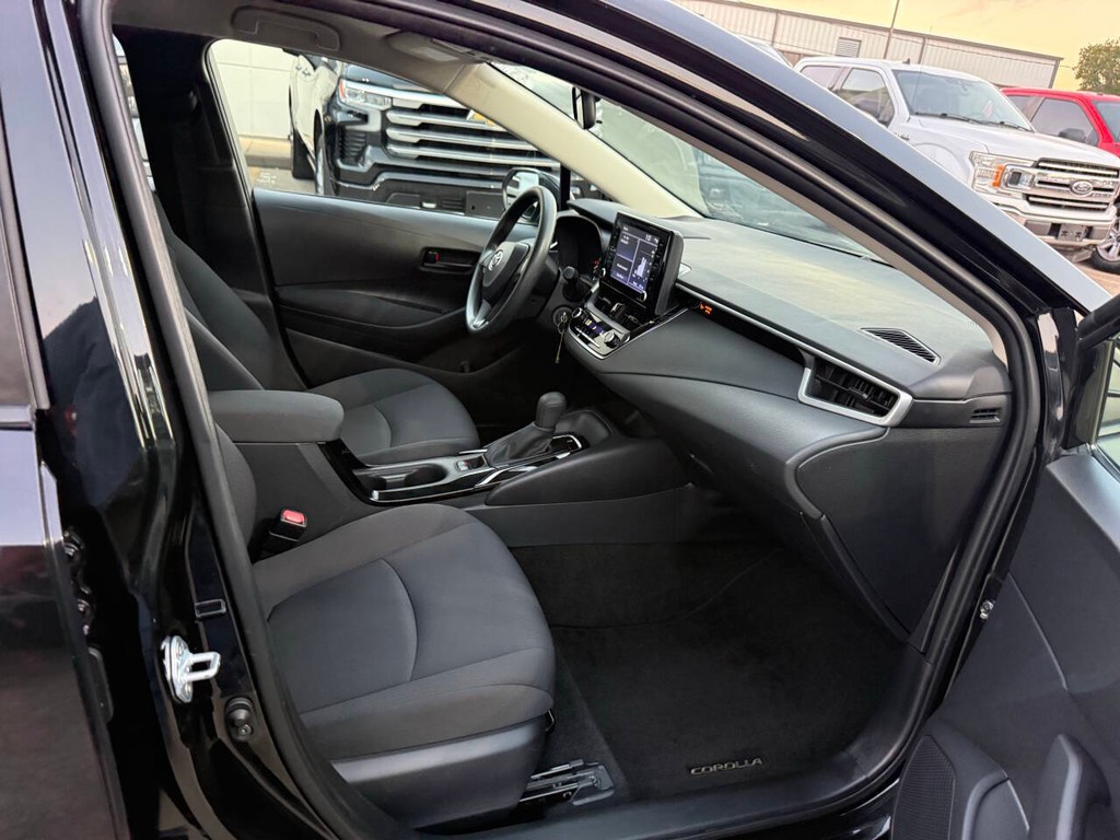 Toyota Corolla Vehicle Full-screen Gallery Image 10
