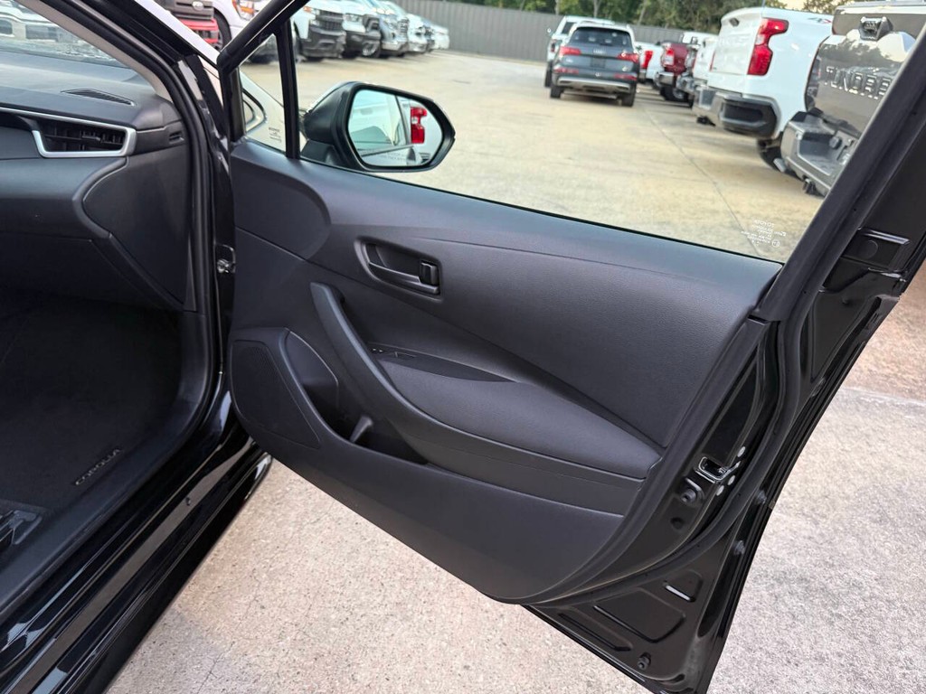 Toyota Corolla Vehicle Full-screen Gallery Image 11