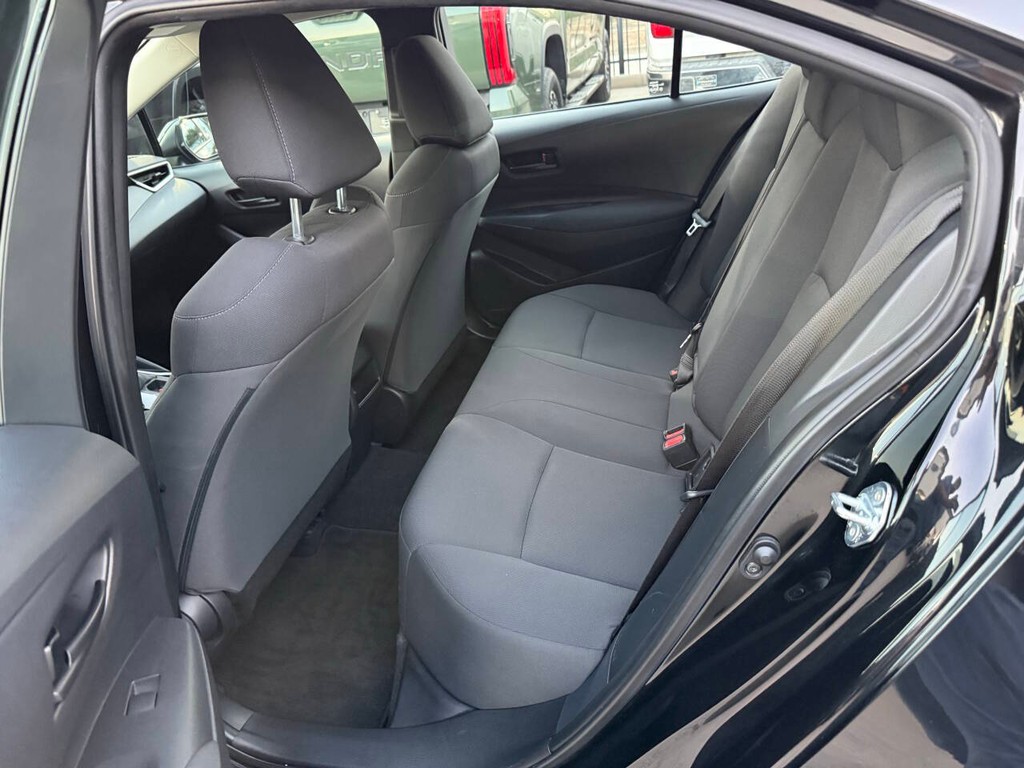 Toyota Corolla Vehicle Full-screen Gallery Image 13