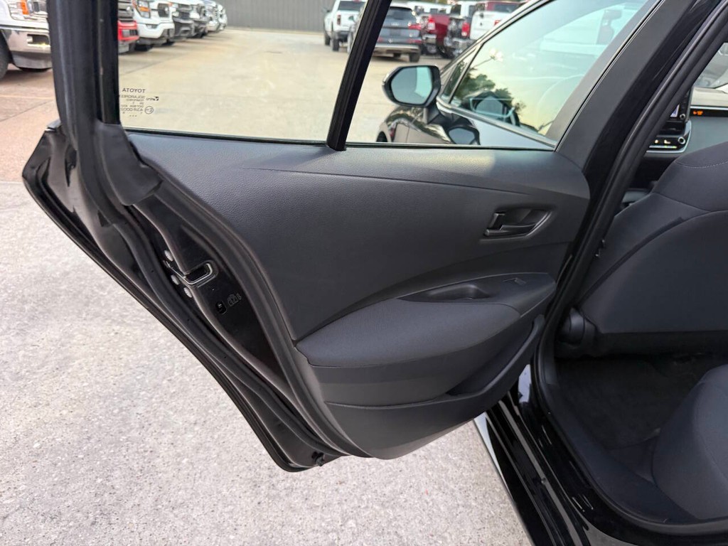 Toyota Corolla Vehicle Full-screen Gallery Image 14