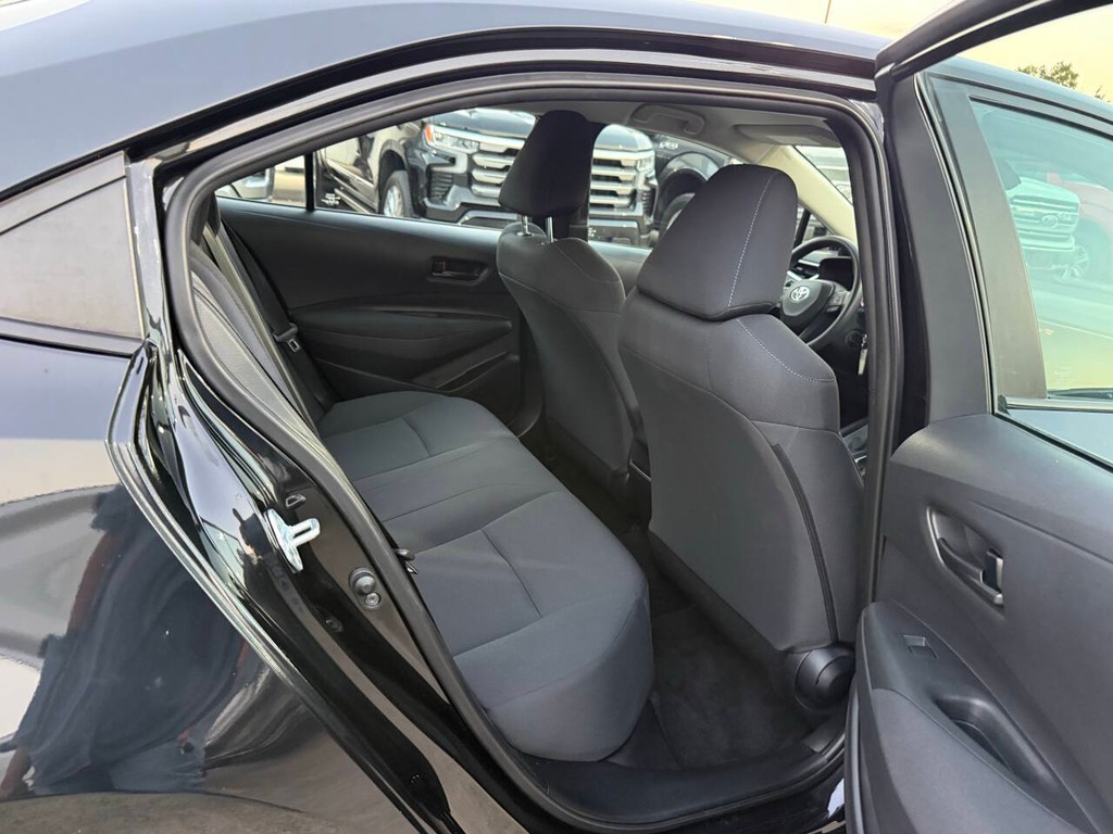 Toyota Corolla Vehicle Full-screen Gallery Image 15
