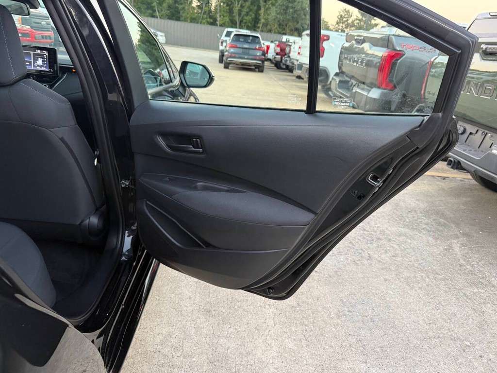 Toyota Corolla Vehicle Full-screen Gallery Image 16
