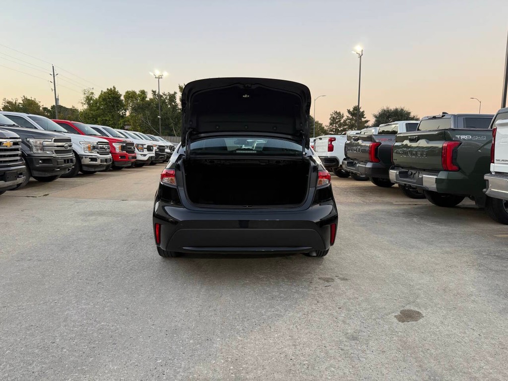 Toyota Corolla Vehicle Full-screen Gallery Image 34