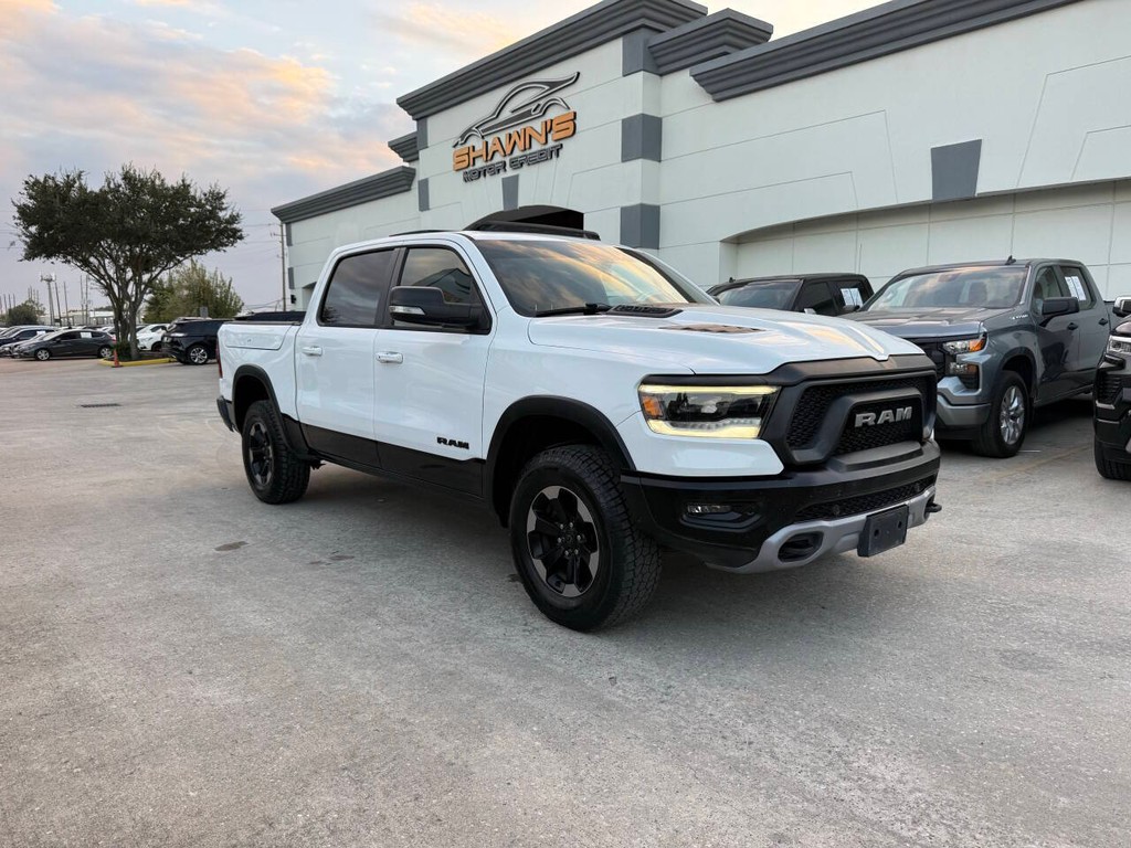 Ram 1500 Vehicle Full-screen Gallery Image 02