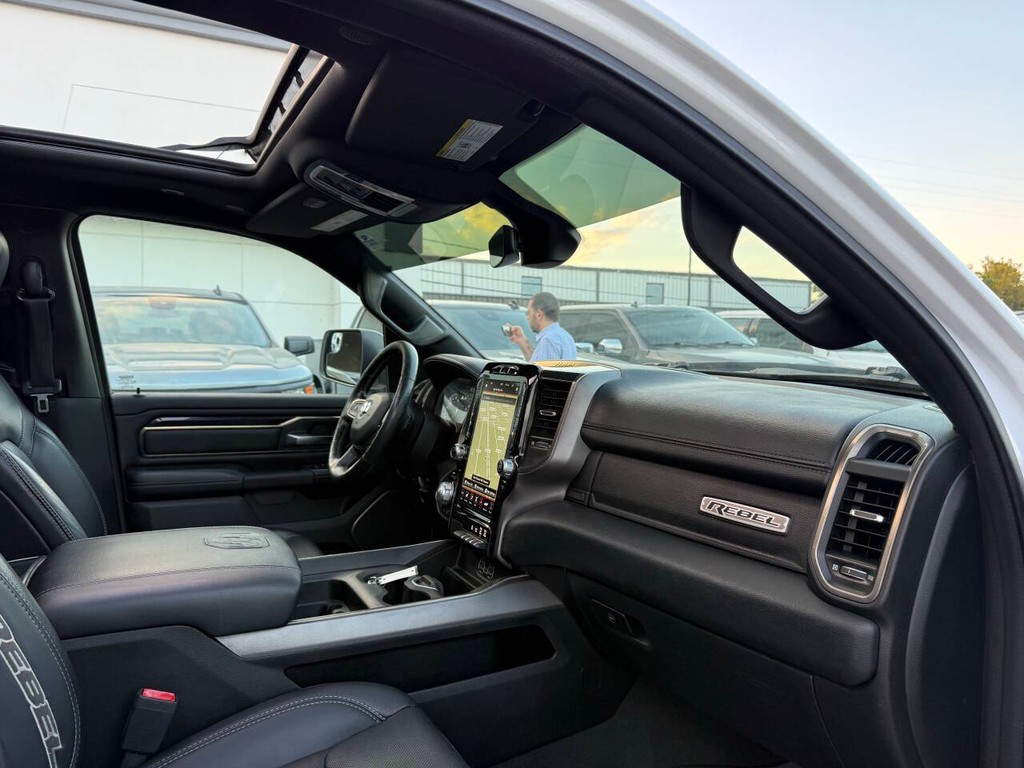 Ram 1500 Vehicle Full-screen Gallery Image 09