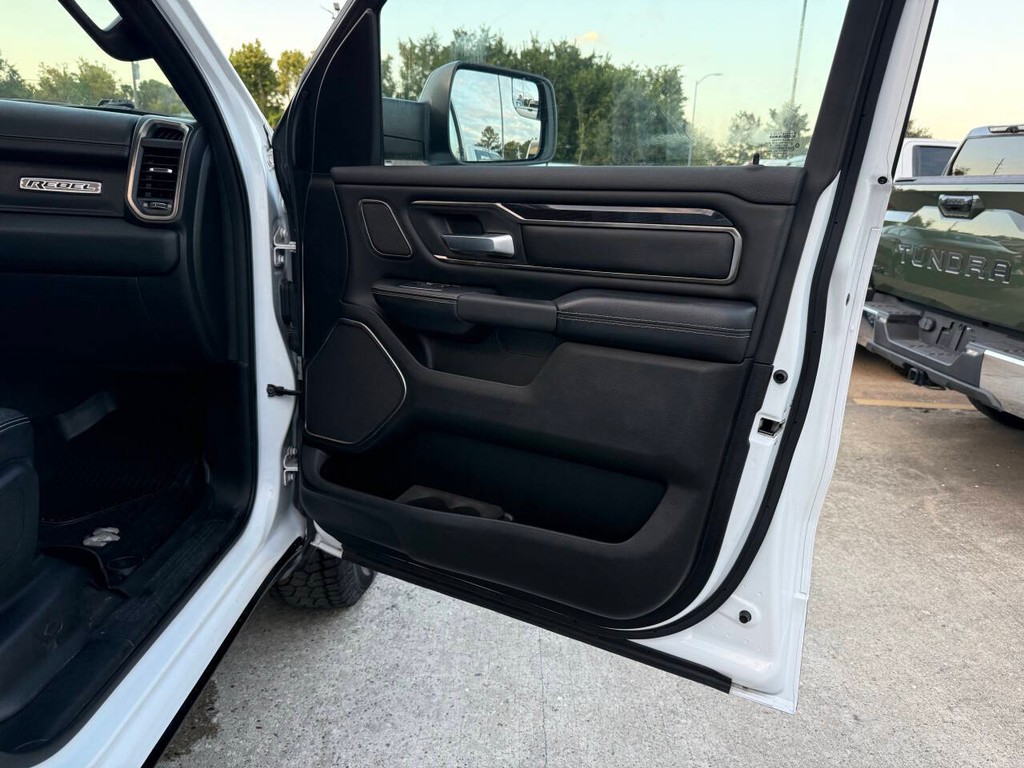 Ram 1500 Vehicle Full-screen Gallery Image 11
