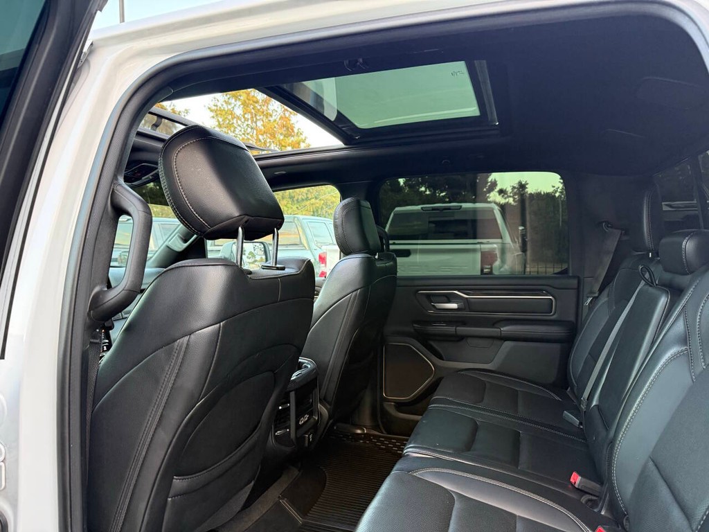 Ram 1500 Vehicle Full-screen Gallery Image 12