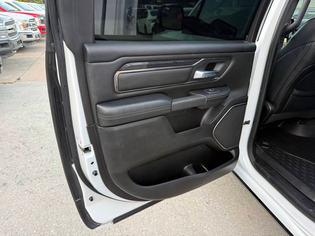 Ram 1500 Vehicle Full-screen Gallery Image 14