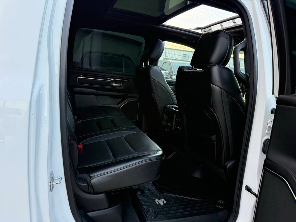 Ram 1500 Vehicle Full-screen Gallery Image 15