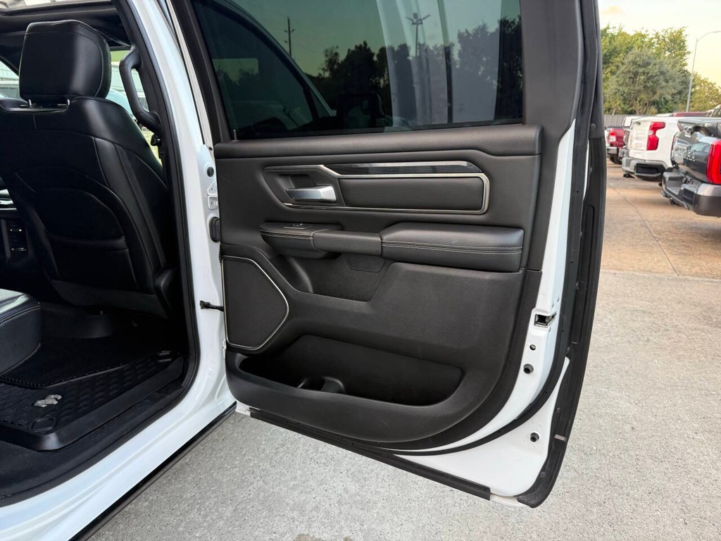 Ram 1500 Vehicle Full-screen Gallery Image 16