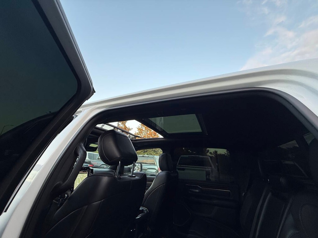 Ram 1500 Vehicle Full-screen Gallery Image 32