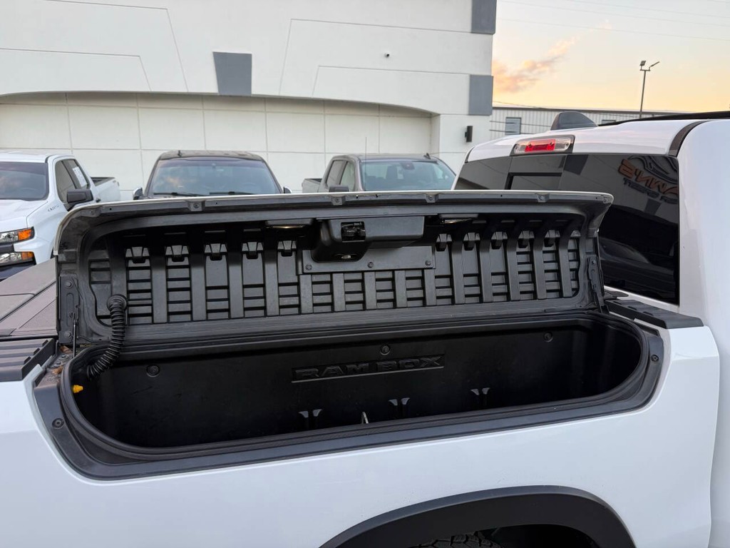 Ram 1500 Vehicle Full-screen Gallery Image 40