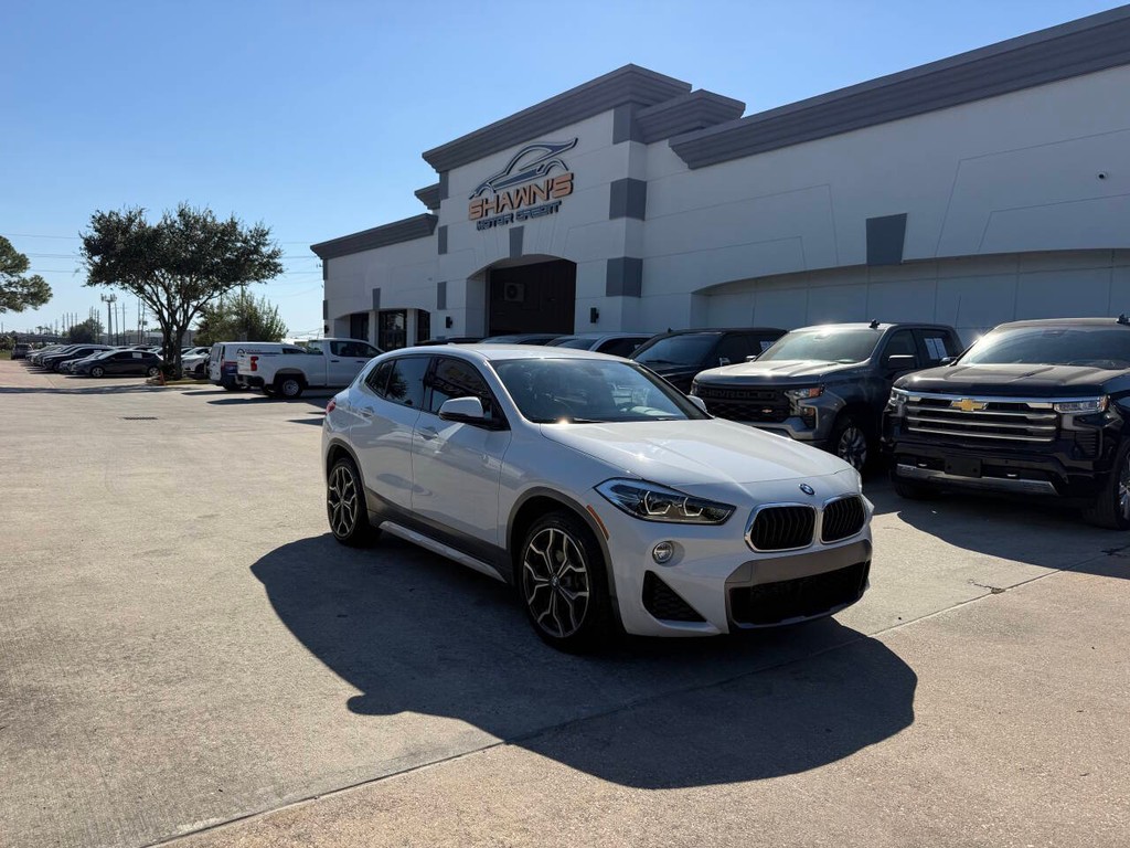 BMW X2 Vehicle Full-screen Gallery Image 02
