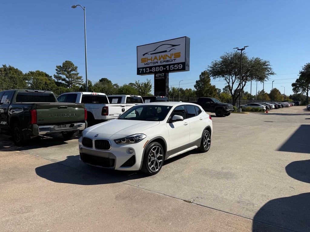 BMW X2 Vehicle Full-screen Gallery Image 03