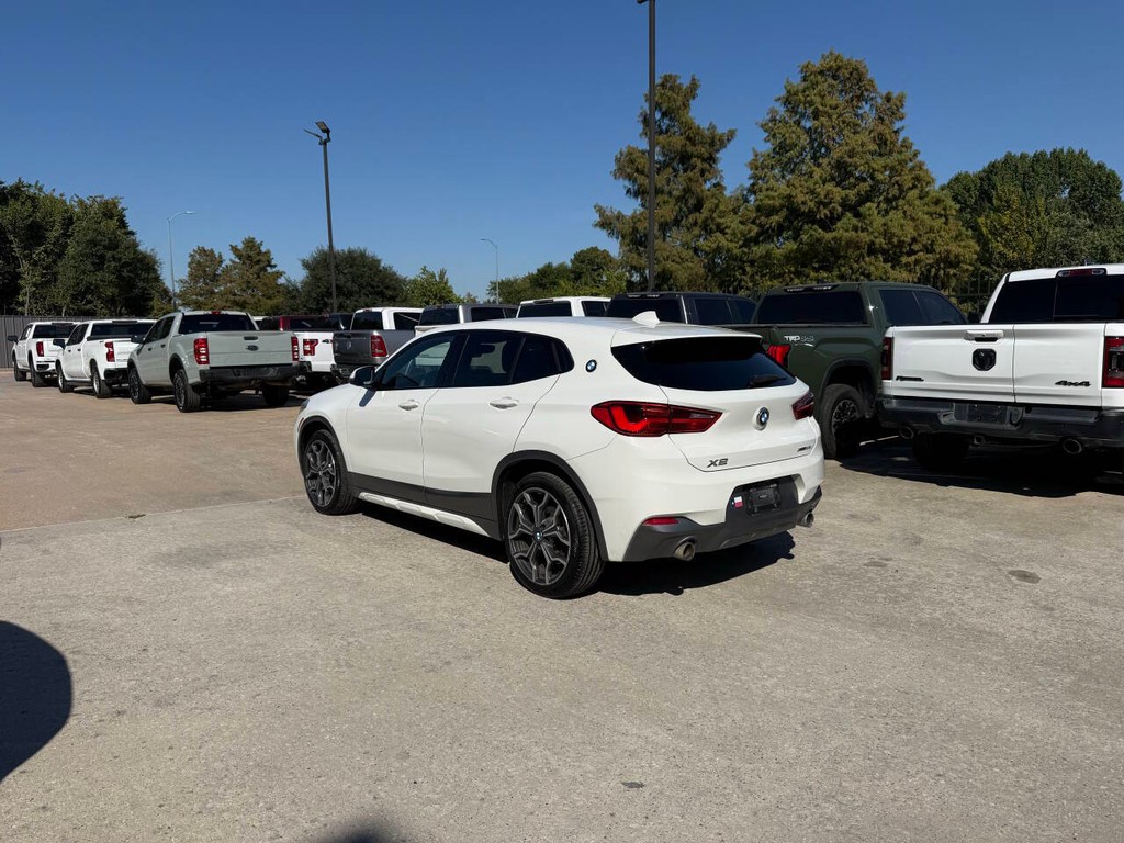 BMW X2 Vehicle Full-screen Gallery Image 04