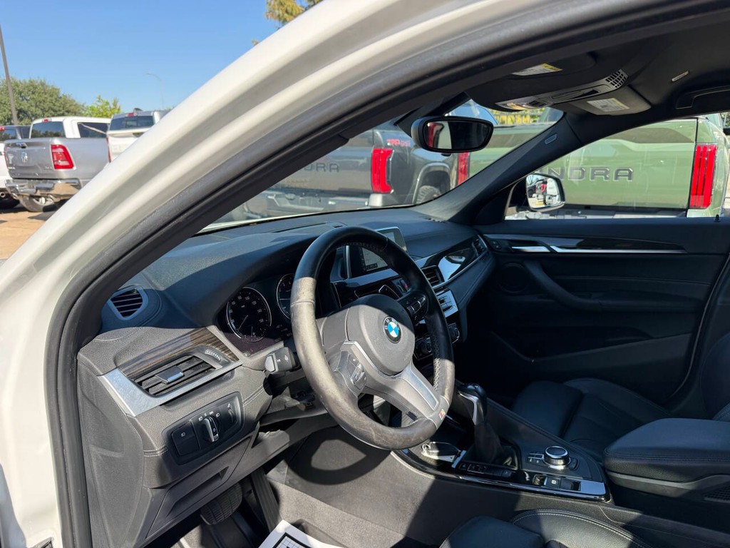 BMW X2 Vehicle Full-screen Gallery Image 06