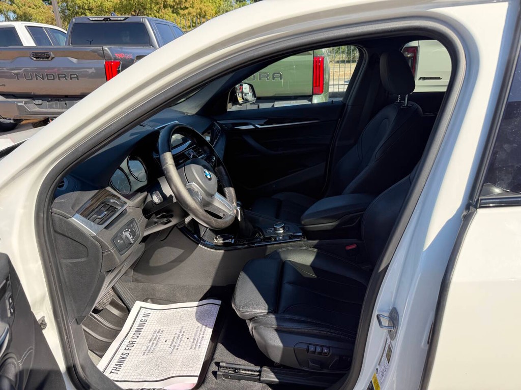 BMW X2 Vehicle Full-screen Gallery Image 07