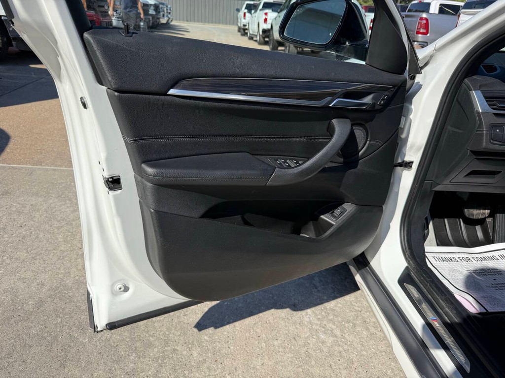 BMW X2 Vehicle Full-screen Gallery Image 08