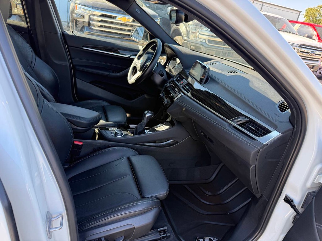 BMW X2 Vehicle Full-screen Gallery Image 10