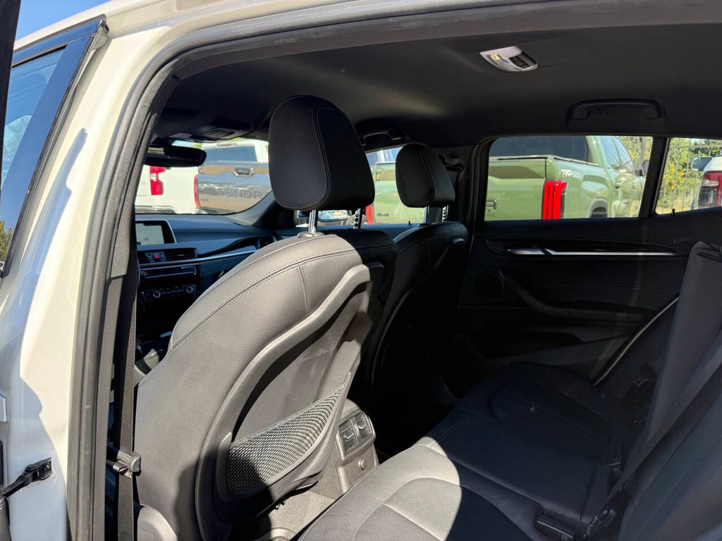BMW X2 Vehicle Full-screen Gallery Image 12