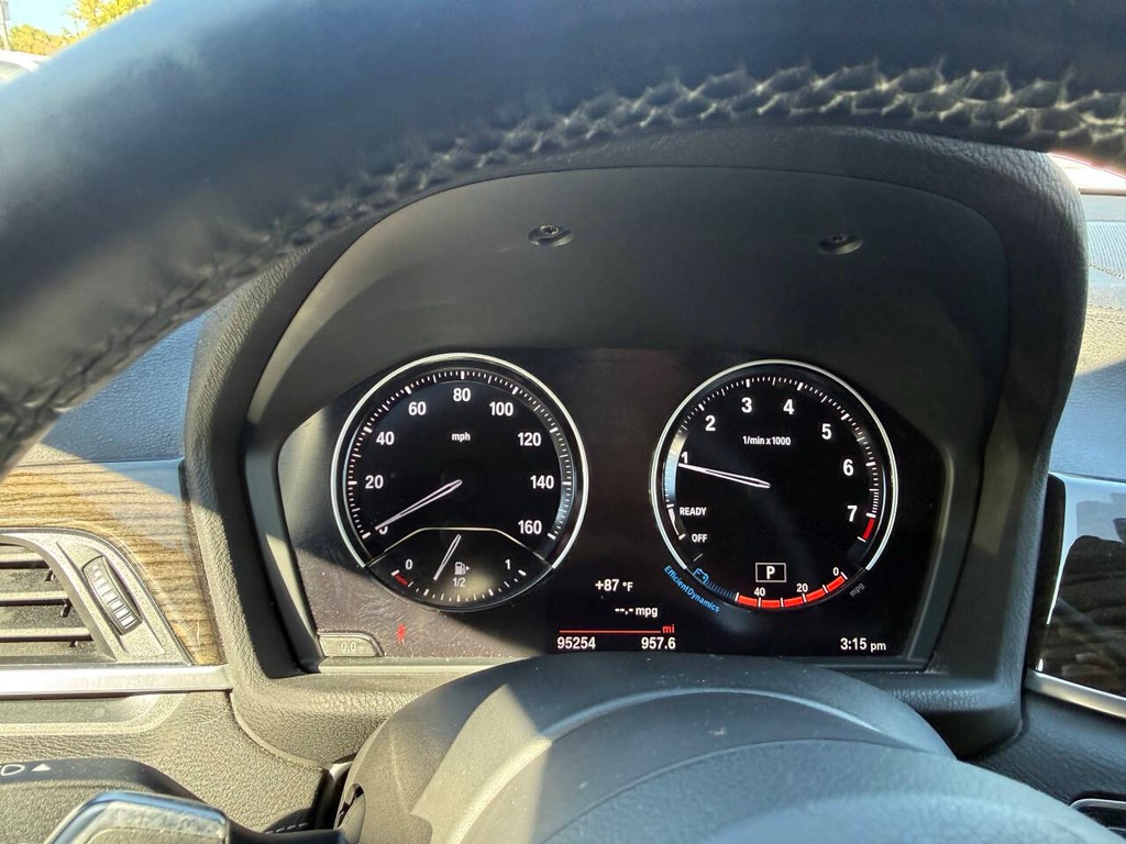 BMW X2 Vehicle Full-screen Gallery Image 31