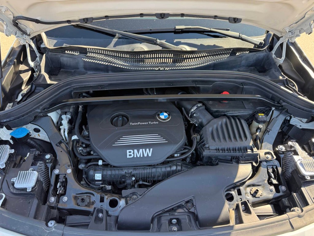 BMW X2 Vehicle Full-screen Gallery Image 35