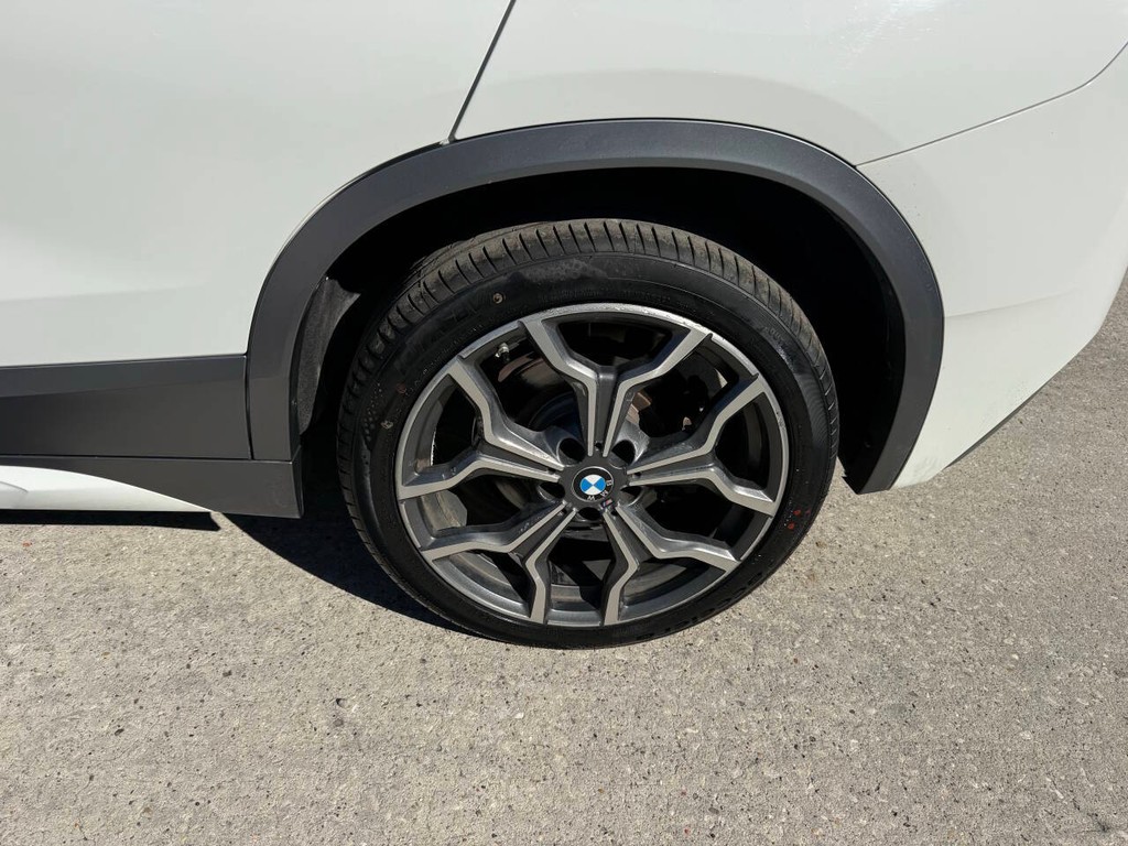 BMW X2 Vehicle Full-screen Gallery Image 36
