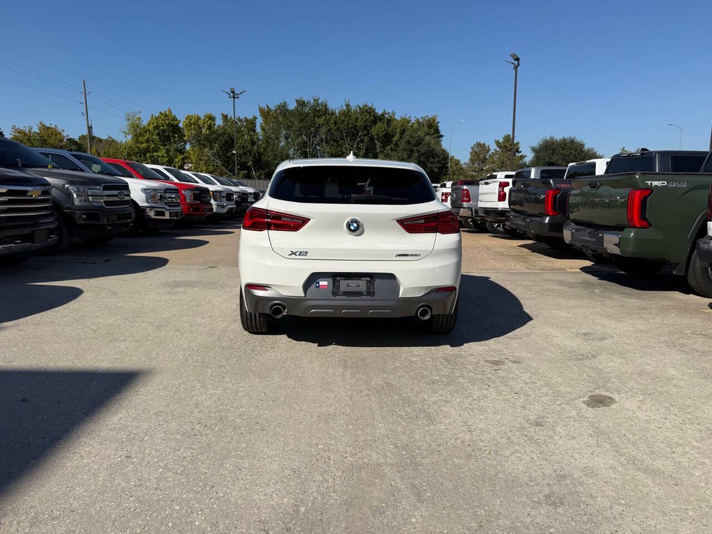 BMW X2 Vehicle Full-screen Gallery Image 39